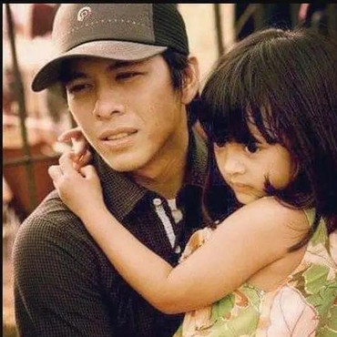 9 Foto Transformasi Alleia Anak Ariel NOAH, Dulu Digendong Ayah Kini Jadi Mahasiswa