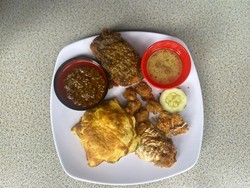 Menikmati Rasa Pedas yang Nyentrik dari Ayam Geprek Andaliman