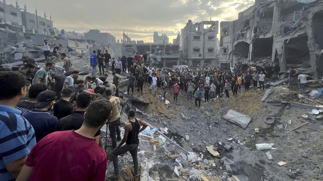 Israel dilaporkan kembali menggempur kembali kompleks kamp pengungsi Jabalia di utara Jalur Gaza Palestina pada Rabu (8/11) malam.