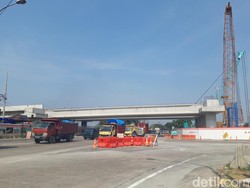 Selesai Dipasang, Begini Penampakan Girder Underpass Ngasem Tol Solo-Jogja