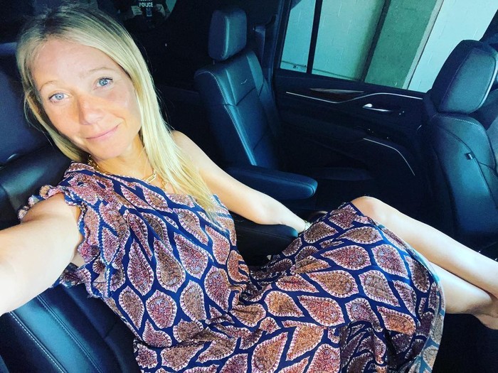 Rahasia Awet Muda dan Glowing Gwyneth Paltrow di Usia 51