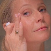 5 Rahasia Awet Muda dan Glowing Gwyneth Paltrow di Usia 51, Nggak Suka Makeup?