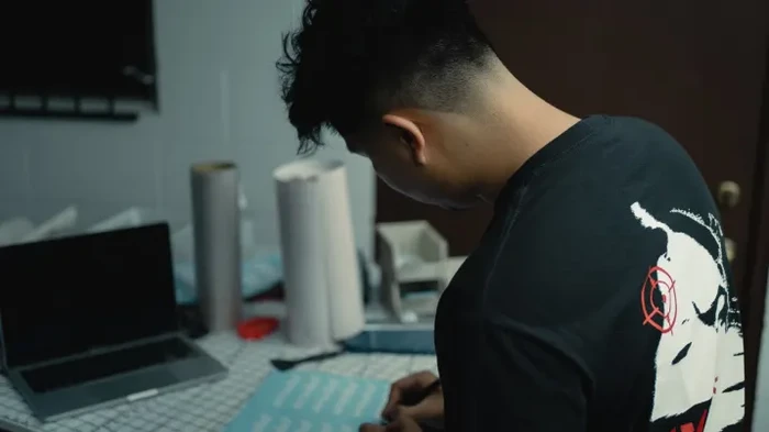 Jayson Siu, pria berusia 21 tahun yang sukses dengan bisnis jual stiker