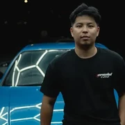 Cuma Jualan Stiker, Pria Berusia 21 Tahun Sukses Hasilkan Rp600 Juta Sehari, Ini Kisahnya!