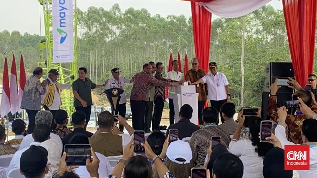 Jokowi meletakkan batu pertama Mayapada Hospital Nusantara di Ibu Kota Nusantara (IKN). Ia berpesan agar rumah sakit itu nanti tak lupa pasien BPJS.