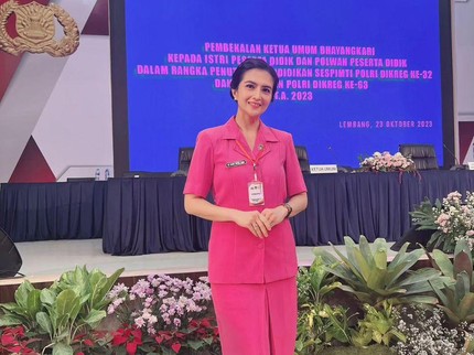 7 Potret Kadek Devie Pemain FTV Kini Jadi Ibu Bhayangkari & Sudah Punya 3 Anak