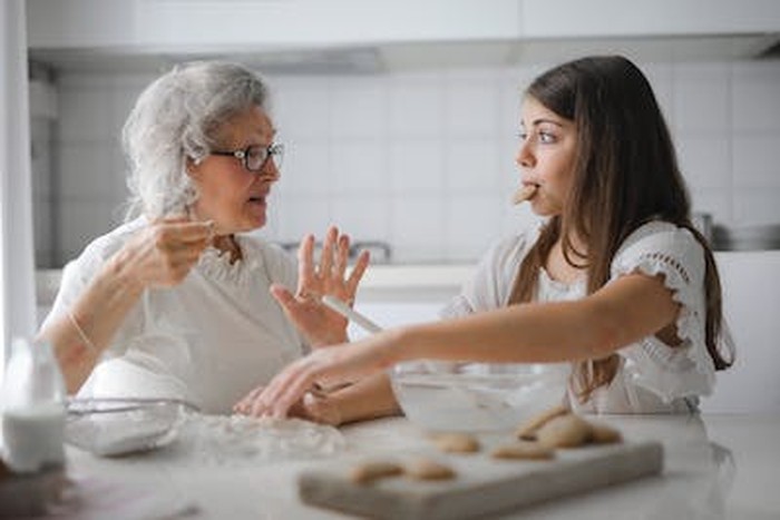 Makanan yang tidak boleh dikonsumsi jika ingin panjang umur/Foto: Pexels.com/Andrea Piacquadio 5 Kebiasaan Pagi Hari Masyarakat Blue Zone, Bikin Awet Muda!