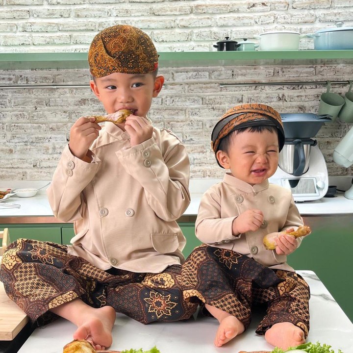 <p>Tidak sedikit netizen yang gemas melihat momen ini, Bunda. Beberapa dari mereka bahkan mengaku 'meleyot' melihat tingkah Arthur dan Timothee. (Foto: Instagram: @tiffanysoetanto)</p>