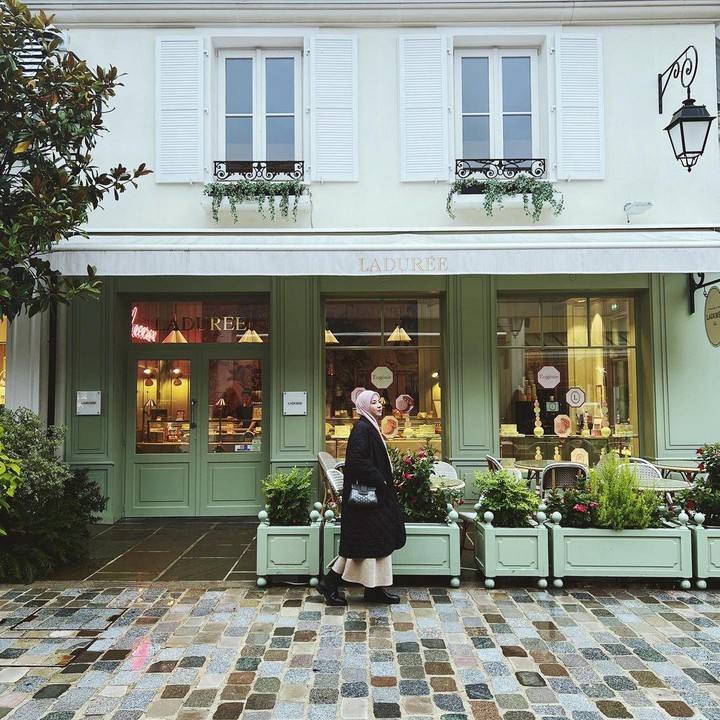 <p>Perempuan yang akrab disapa Aca ini terlihat mengunjungi berbagai tempat di Paris, Prancis. Ia juga selalu mengenakan mantel karena cuaca yang sudah memasuki musim dingin. (Foto: Instagram: @natasharizkynew)</p>