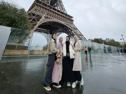 7 Potret Keseruan Natasha Rizky Bersama Tiga Bestie Liburan ke Paris