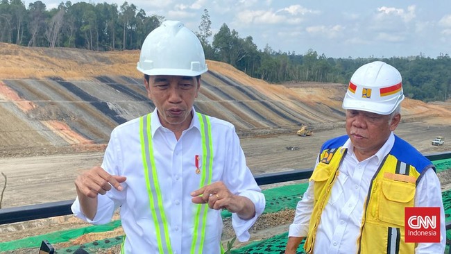Presiden Joko Widodo (Jokowi) membeberkan alasan mengerem investasi asing dalam pembangunan Ibu Kota Negara (IKN) Nusantara. (CNN Indonesia/Dhio Faiz Syarahil).