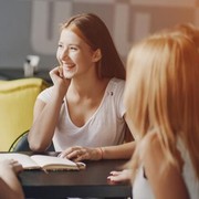 Orang Cerdas Selalu Lakukan 6 Hal Ini untuk Ciptakan Obrolan yang Menarik, Kamu Termasuk?