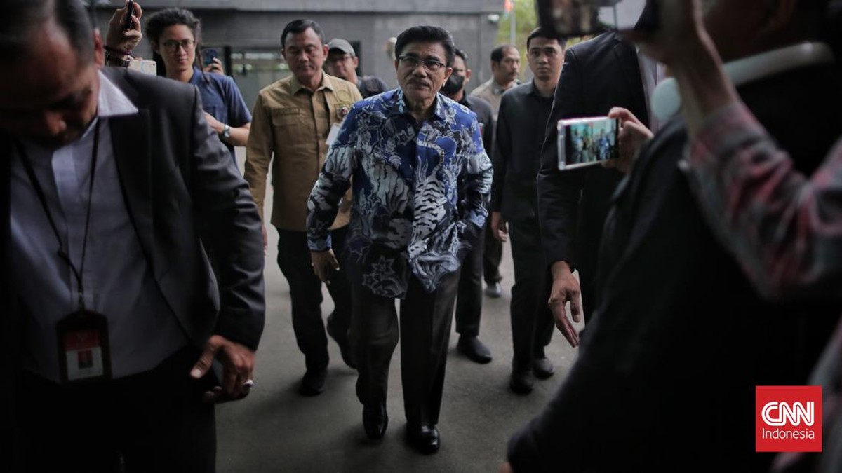 FOTO: Hakim Saldi Isra dan Manahan Sitompul Jalani Sidang Etik MKMK