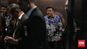 FOTO: Hakim Saldi Isra dan Manahan Sitompul Jalani Sidang Etik MKMK