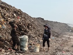 Status Tanggap Darurat Bencana TPA Suwung Turun meski Masih Ada Asap-Titik Api