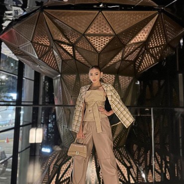 Sosok Whulandary Herman Puteri Indonesia 2013 yang Disindir Miss Israel