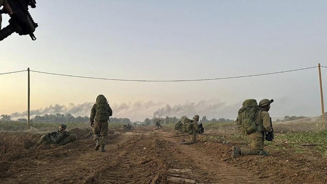 Pasukan Pertahanan Israel (IDF) menyebut 20 tentaranya tewas akibat terkena sasaran serangan rekan sendiri.