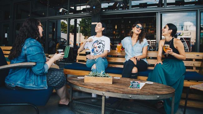 3 Zodiak yang Dikenal sebagai Social Butterfly Sejati