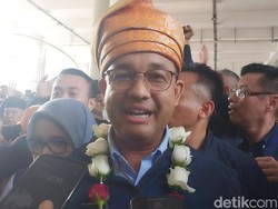 Tiba di Sumut, Anies Diteriaki Presiden