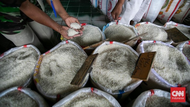 Rata-rata harga beras kembali naik pada Rabu (7/2) ini. Tercatat harga tertinggi menyentuh Rp16 ribu per kg.