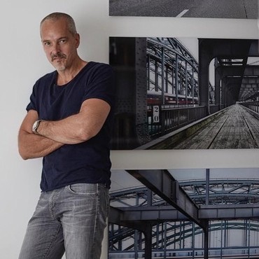 Punya Profesi Mentereng, 7 Potret Christian Kretschmar Suami ke-4 Anggun C Sasmi