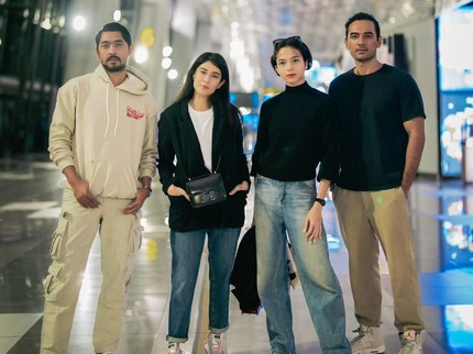 5 Potret Seru Dian Sastro Bareng Pemain Gadis Kretek, Putri Marino hingga Arya Saloka