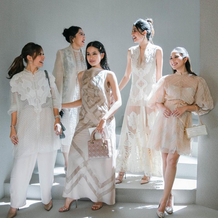 <p>Belum lama ini, Jessica Mila menghadiri aara fashion show dalam rangka launching karya terbaru dari perancang busana ternama Indonesia, Sapto Djojokartiko. Istri Yakup Hasibuan ini turut hadir meramaikan acara tersebut bersama rekan artis lainnya. (Foto: Instagram: @jscmila)</p>