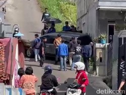 Viral Mobil Sulit Nanjak hingga Mundur di Tanjakan SpongeBob Lembang