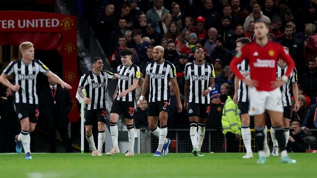 Manchester United dan Arsenal sama-sama tumbang di babak 16 besar. Sementara Liverpool berhasil meraih kemenangan atas lawannya, Kamis (2/11).