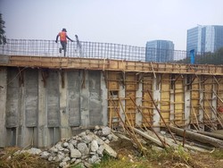 Dapatkah Turap Kali Angke Akhiri Banjir 3 Dekade di Kembangan Utara Ini?
