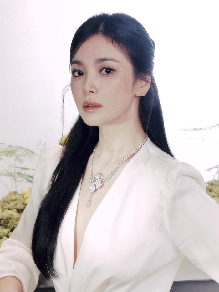 Nah, bagaimana menurut kamu penampilan Song Hye Kyo kali ini, Beauties?/ Foto: Park Jong Ha/instagram.com/kyo1122