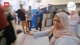 VIDEO: Jerit Histeris Ibu Saksikan Jenazah Anak di RS Indonesia Gaza