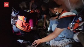 VIDEO: Ramai-ramai Warga Kamp Jabalia Gaza Cari Jasad di Reruntuhan