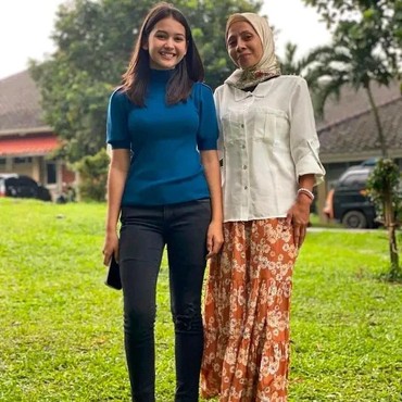 6 Potret Kedekatan Sandrinna Michelle dan Ibunda