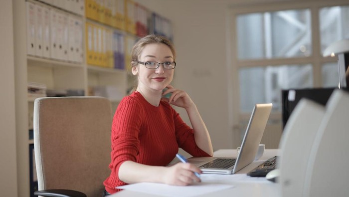 7 Cara Meningkatkan Performa Kerja Diri Sendiri di Kantor, Atur Skala Prioritas!