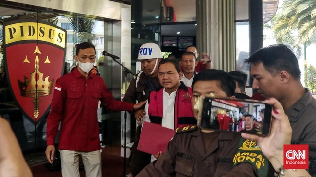 Kejaksaan Agung menetapkan anggota Badan Pemeriksa Keuangan (BPK) Achsanul Qosasi sebagai tersangka dugaan korupsi pengadaan menara BTS 4G