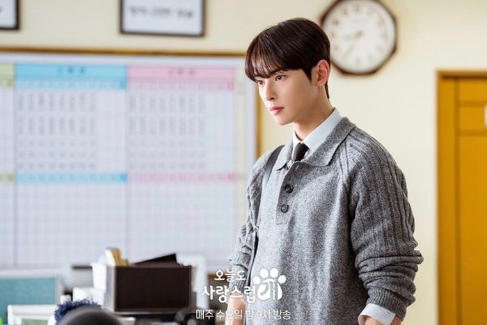 Cha Eun Woo found it difficult to contain his excitement, when he had to act scared and tremble when he saw the cute little dog./ photo: instagram.com/mbcdrama_now