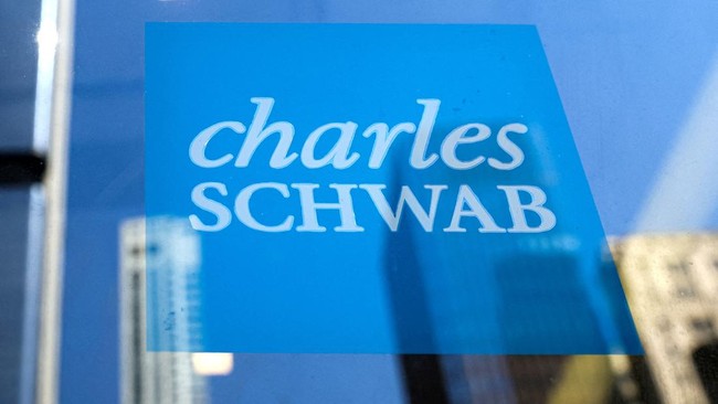 Broker raksasa asal Amerika Serikat (AS) Charles Schwab melakukan PHK terhadap 2.000 karyawannya pada Rabu (1/11).