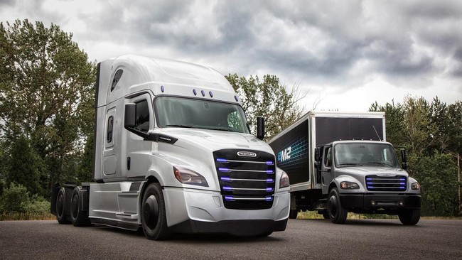 Daimler Truck North America LLC (DTNA) mengumumkan mulai memproduksi massal truk Freightliner eM2 Electric di fasilitas produksi di Portland, Oregon.