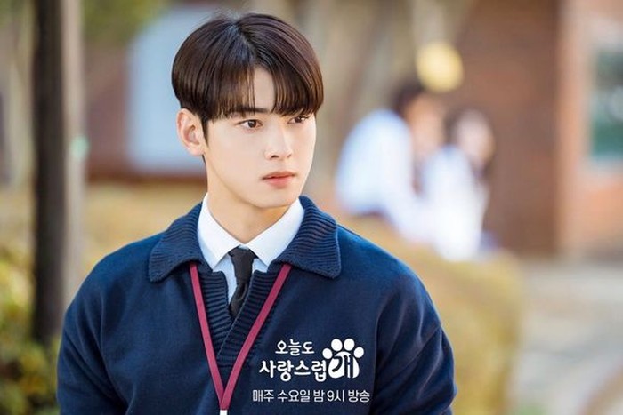 In this drama adapted from a webtoon, Cha Eun Woo plays the character Jin Seo Won, a mathematics teacher who is traumatized and has a phobia of dogs./ photo: instagram.com/mbcdrama_now