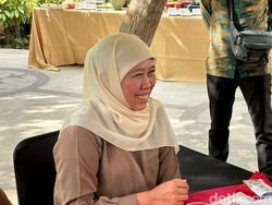 Jawab Isu Dukung Prabowo-Gibran, Khofifah Nyanyi Ikan Dalam Kolam