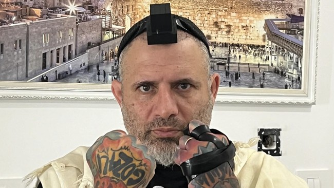 Petarung mixed martial arts (MMA) Haim Gozali jadi sorotan karena unggahannya di media sosial X terkait perang Israel dan Hamas.