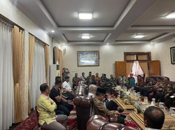 Upaya Damaikan Warga yang Sempat Blokir Jalan Buntut Bentrok Pelajar