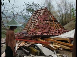 Empat Rumah dan Satu Gudang di Bojonegoro Ambruk Tersapu Angin Kencang