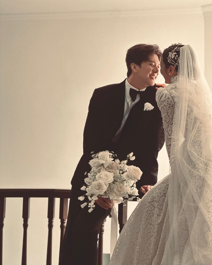 Sementara itu, Thunder juga mengungkapkan perasaan terpesona akan penampilan cantik Mimi dalam balutan gaun pengantin dan rona bahagia yang dipancarkan saat bersamanya./ Foto: instagram.com/hiptriever