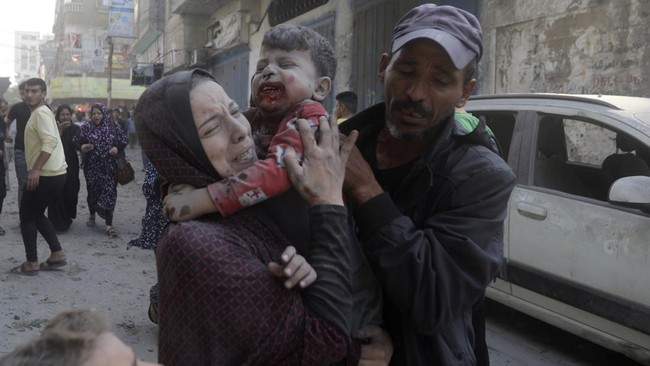 Israel kembali menembakkan roket ke Kamp Bureij, Gaza Tengah, menewaskan 10 warga pada Senin (20/11).