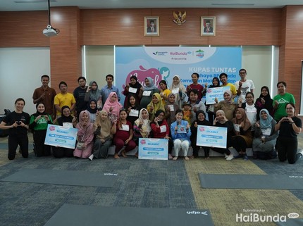 Serunya Bumil Time Surabaya, Bunda Yoga Bareng Suami & Menang Logam Mulia