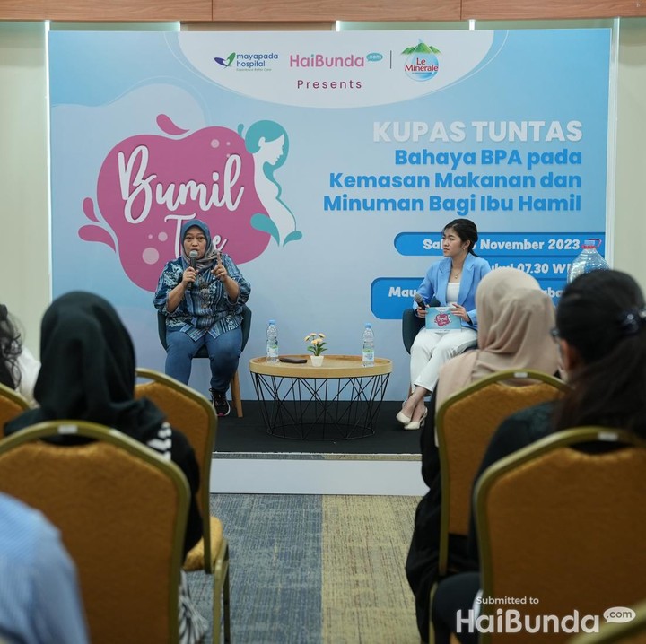 <p>"Bumil Time" yang diselenggarakan HaiBunda bersama Le Minerale kali ini diadakan di RS Mayapada Surabaya, Sabtu (4/11/2023). Acara ini memberikan berbagai kegiatan menarik mulai dari <em>talkshow</em> seputar bahaya kemasan BPA bagi Bunda hamil hingga yoga <em>prenatal couple.</em> (Foto: Tim HaiBunda)</p>