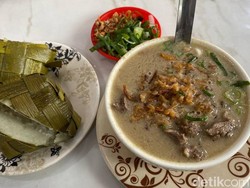 Menikmati Sensasi Kuah Putih Kental Coto Daeng Sirua Makassar