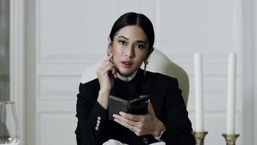 img-title Main 'Gadis Kretek', Dian Sastro Tak Bisa Nongkrong hingga Suami Ogah Nonton